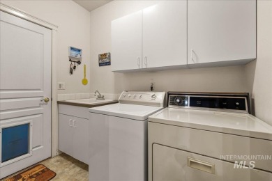 Gorgeous well maintained single level home with Beautiful 8' on Lakeview Golf Club in Idaho - for sale on GolfHomes.com, golf home, golf lot