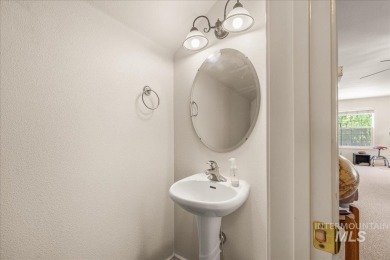 Gorgeous well maintained single level home with Beautiful 8' on Lakeview Golf Club in Idaho - for sale on GolfHomes.com, golf home, golf lot