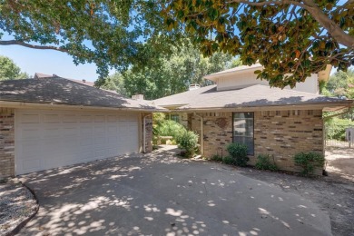 Welcome to this stunning 4-bedroom, 2.5-bathroom residence on Lakeside Village Golf Course in Texas - for sale on GolfHomes.com, golf home, golf lot