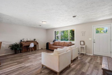 Don't miss this great investment opportunity! Duplex with lots on American Falls Golf Course in Idaho - for sale on GolfHomes.com, golf home, golf lot