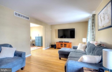 Welcome to 121 Bound Brook Ct in Washington Twp!Don't miss this on Wedgwood Country Club in New Jersey - for sale on GolfHomes.com, golf home, golf lot