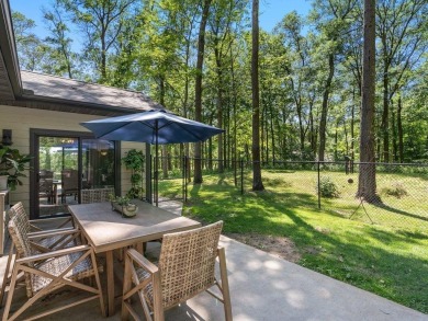 Gorgeous one level home in a prime location, East Gull Lake on Maddens on Gull Lake - The Classic at Maddens in Minnesota - for sale on GolfHomes.com, golf home, golf lot