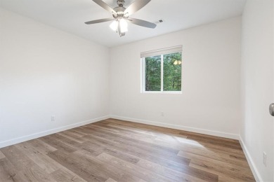 Beautiful newly built 3 bedroom 2 bath home in Holiday Island on on Holiday Island Executive Golf Course in Arkansas - for sale on GolfHomes.com, golf home, golf lot