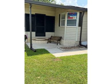 Welcome to this charming and well-maintained 2-bedroom, 2-bath on The Meadows At Countrywood in Florida - for sale on GolfHomes.com, golf home, golf lot