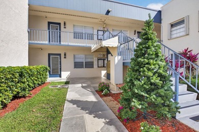 Welcome to Delray Beach! This move-in ready Kings Point condo is on Kings Point Golf -Flanders Way in Florida - for sale on GolfHomes.com, golf home, golf lot