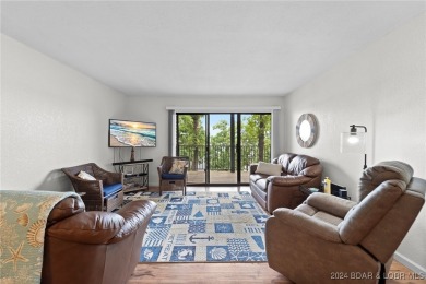 This beautiful 2-bedroom, 2-bath furnished end unit condominium on Seasons Ridge At Four Seasons in Missouri - for sale on GolfHomes.com, golf home, golf lot