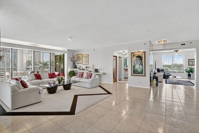 Rare opportunity to put your own stamp on a spacious 3bed/2 on Boca Pointe Country Club in Florida - for sale on GolfHomes.com, golf home, golf lot