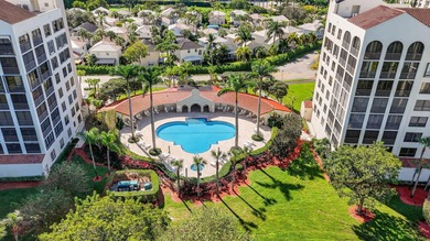 Experience the luxury of this spacious 3bed/2.5bath condo in on Boca Pointe Country Club in Florida - for sale on GolfHomes.com, golf home, golf lot