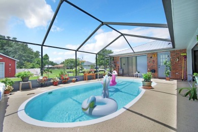 ++ Totally Upgraded Pool Home ++  Located on a large 0.57 acre on Golf Hammock Country Club in Florida - for sale on GolfHomes.com, golf home, golf lot