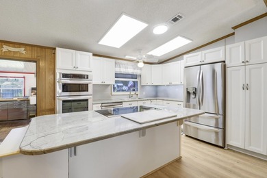 Oversized corner lot 2BR/2BA in the Cambridge section of on Heritage Ridge Golf Club in Florida - for sale on GolfHomes.com, golf home, golf lot