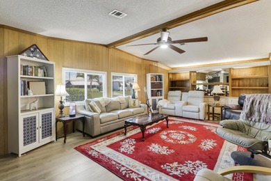 Oversized corner lot 2BR/2BA in the Cambridge section of on Heritage Ridge Golf Club in Florida - for sale on GolfHomes.com, golf home, golf lot