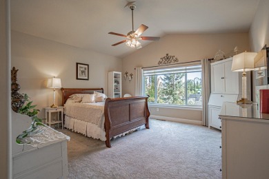 Immaculate home in the gated Poppy Village community of the on Eagle Point Golf Course in Oregon - for sale on GolfHomes.com, golf home, golf lot