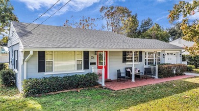 ABSOLUTELY FANTASTIC COLLEGE PARK BUNGALOW JUST LISTED! Located on Dubsdread Golf Course in Florida - for sale on GolfHomes.com, golf home, golf lot