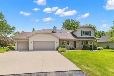 This stunning 4-bedroom, 2-story home is perfectly located just on High Cliff Golf Course in Wisconsin - for sale on GolfHomes.com, golf home, golf lot