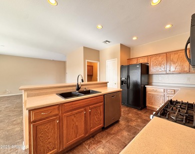 *Wonderfully Priced, Well Maintained Home in Oakwood * Wide on Oakwood Golf Club  in Arizona - for sale on GolfHomes.com, golf home, golf lot