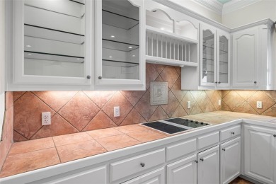 WELL MAINTAINED GOLF COURSE HOME near clubhouse in Pecan on Pecan Plantation Country Club in Texas - for sale on GolfHomes.com, golf home, golf lot