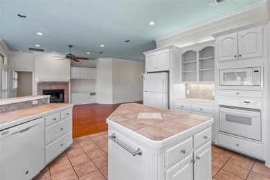 WELL MAINTAINED GOLF COURSE HOME near clubhouse in Pecan on Pecan Plantation Country Club in Texas - for sale on GolfHomes.com, golf home, golf lot