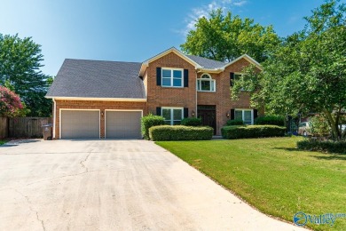 Welcome to this charming fam. home, perfect for summer enjoyment on Point Mallard Golf Course in Alabama - for sale on GolfHomes.com, golf home, golf lot