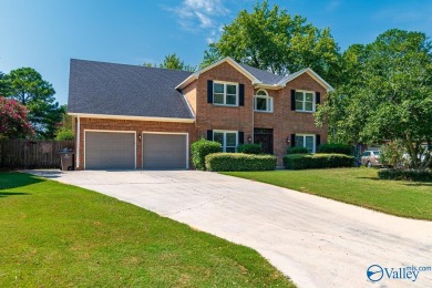 Welcome to this charming fam. home, perfect for summer enjoyment on Point Mallard Golf Course in Alabama - for sale on GolfHomes.com, golf home, golf lot