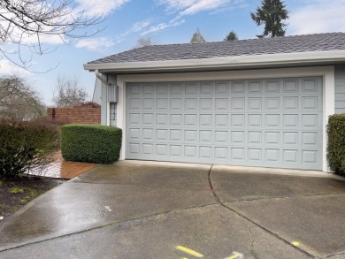 OPEN SUNDAY 12-2 - Don't miss this Bright & open three bedroom on Charbonneau Golf Club in Oregon - for sale on GolfHomes.com, golf home, golf lot