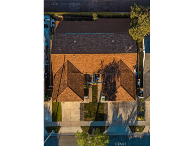 Excellent duplex opportunity in the desirable Westside Costa on Santa Ana Country Club in California - for sale on GolfHomes.com, golf home, golf lot