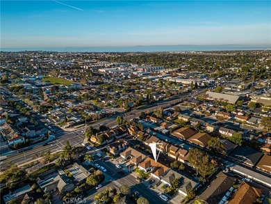 Excellent duplex opportunity in the desirable Westside Costa on Santa Ana Country Club in California - for sale on GolfHomes.com, golf home, golf lot