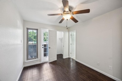 This spacious 2 bedroom, 2 bath condo with an open-concept on Royal Oaks Country Club in Texas - for sale on GolfHomes.com, golf home, golf lot