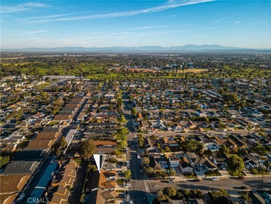Excellent duplex opportunity in the desirable Westside Costa on Santa Ana Country Club in California - for sale on GolfHomes.com, golf home, golf lot