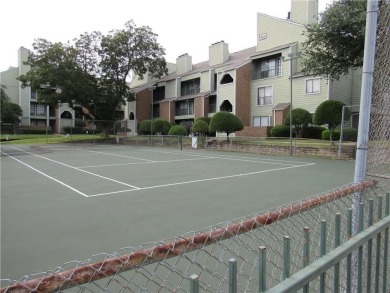 This spacious 2 bedroom, 2 bath condo with an open-concept on Royal Oaks Country Club in Texas - for sale on GolfHomes.com, golf home, golf lot