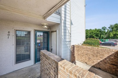 This spacious 2 bedroom, 2 bath condo with an open-concept on Royal Oaks Country Club in Texas - for sale on GolfHomes.com, golf home, golf lot