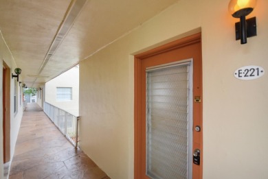 LIVE THE LIFE OF LUXURY IN KINGS POINT. STUNNING UPGRADES on Kings Point Golf -Flanders Way in Florida - for sale on GolfHomes.com, golf home, golf lot