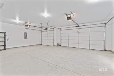 Welcome to this beautifully maintained 4 bedroom, 3 bath home on Hunters Point Golf Club in Idaho - for sale on GolfHomes.com, golf home, golf lot