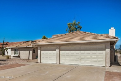 Ahwatukee retirement almost 2300 square foot, 4 bedroom, 2 bath on The Lakes at Ahwatukee in Arizona - for sale on GolfHomes.com, golf home, golf lot