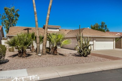 Ahwatukee retirement almost 2300 square foot, 4 bedroom, 2 bath on The Lakes at Ahwatukee in Arizona - for sale on GolfHomes.com, golf home, golf lot