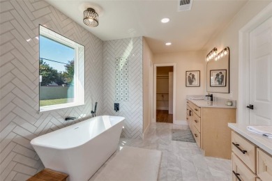 This beautifully renovated 2-bedroom, 2-bathroom home is located on Eagle Mountain Country Club  in Texas - for sale on GolfHomes.com, golf home, golf lot