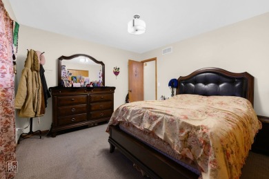 FANTASTIC INVESTMENT OR OWNER OCCUPIED BUILDING IN PRIME HARWOOD on Ridgemoor Country Club in Illinois - for sale on GolfHomes.com, golf home, golf lot