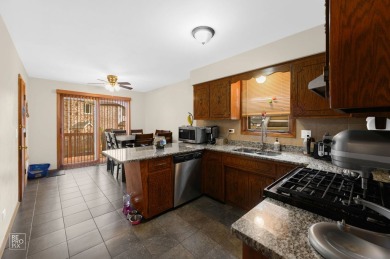 FANTASTIC INVESTMENT OR OWNER OCCUPIED BUILDING IN PRIME HARWOOD on Ridgemoor Country Club in Illinois - for sale on GolfHomes.com, golf home, golf lot