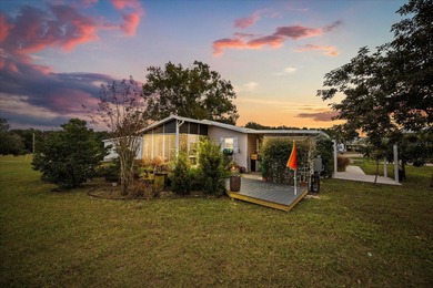 Rare opportunity in Zellwood Station! This 2-bedroom 1990 home on Zellwood Station Country Club in Florida - for sale on GolfHomes.com, golf home, golf lot