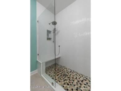 This 3 BR, 2.5 bathroom Osprey Ridge end unit condo in the on Sea Trail Golf Resort in North Carolina - for sale on GolfHomes.com, golf home, golf lot