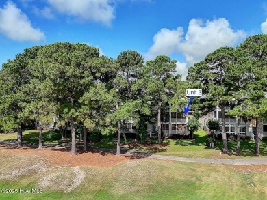 This 3 BR, 2.5 bathroom Osprey Ridge end unit condo in the on Sea Trail Golf Resort in North Carolina - for sale on GolfHomes.com, golf home, golf lot