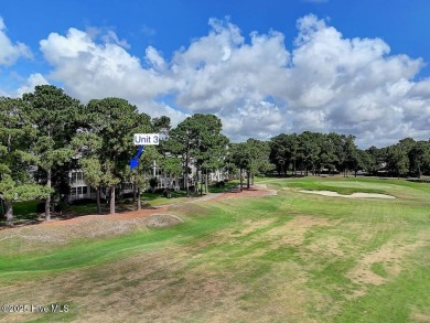 This 3 BR, 2.5 bathroom Osprey Ridge end unit condo in the on Sea Trail Golf Resort in North Carolina - for sale on GolfHomes.com, golf home, golf lot