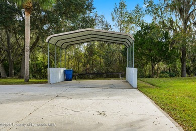 Beautiful Custom Home on Oversized Lot! NEW ROOF FOR BUYER on Brooksville Country Club At Majestic Oaks in Florida - for sale on GolfHomes.com, golf home, golf lot