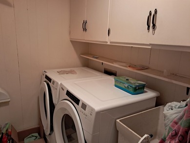 LARGE, SINGLE LEVEL HOME, SMALL PRICE!! This almost 2000 sq. ft on Cherokee Village North Course in Arkansas - for sale on GolfHomes.com, golf home, golf lot