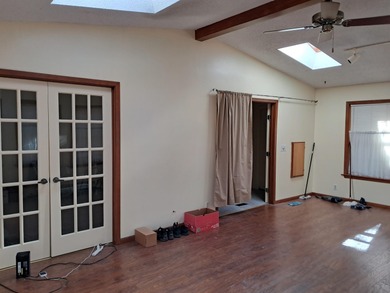 LARGE, SINGLE LEVEL HOME, SMALL PRICE!! This almost 2000 sq. ft on Cherokee Village North Course in Arkansas - for sale on GolfHomes.com, golf home, golf lot