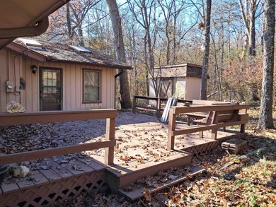 LARGE, SINGLE LEVEL HOME, SMALL PRICE!! This almost 2000 sq. ft on Cherokee Village North Course in Arkansas - for sale on GolfHomes.com, golf home, golf lot
