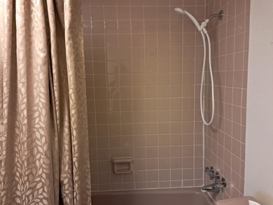 LARGE, SINGLE LEVEL HOME, SMALL PRICE!! This almost 2000 sq. ft on Cherokee Village North Course in Arkansas - for sale on GolfHomes.com, golf home, golf lot