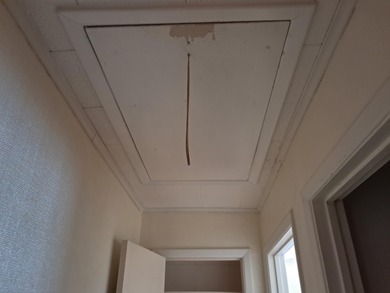 LARGE, SINGLE LEVEL HOME, SMALL PRICE!! This almost 2000 sq. ft on Cherokee Village North Course in Arkansas - for sale on GolfHomes.com, golf home, golf lot