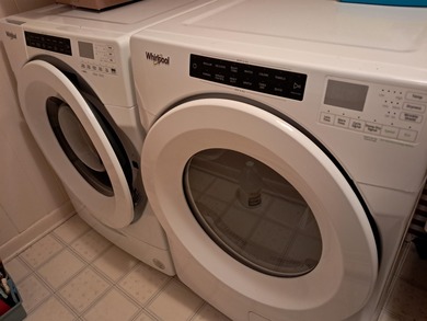 LARGE, SINGLE LEVEL HOME, SMALL PRICE!! This almost 2000 sq. ft on Cherokee Village North Course in Arkansas - for sale on GolfHomes.com, golf home, golf lot