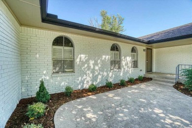Stunning home with lots of space!  This 3 bedroom home has 2 on Duncan Golf and Country Club in Oklahoma - for sale on GolfHomes.com, golf home, golf lot