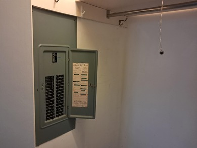 LARGE, SINGLE LEVEL HOME, SMALL PRICE!! This almost 2000 sq. ft on Cherokee Village North Course in Arkansas - for sale on GolfHomes.com, golf home, golf lot